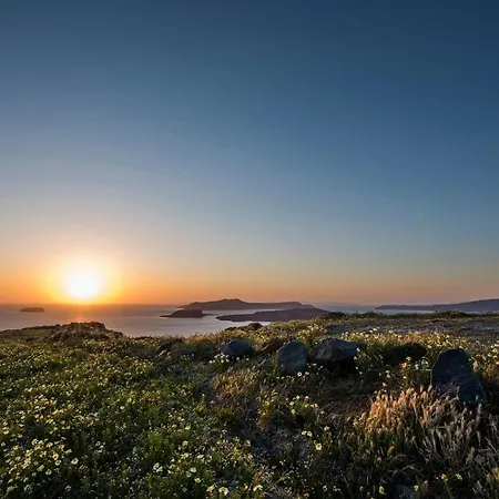 Lovely Santorini 1 Bedroom Cave Studio Gajeel With Spacious Terrace Villa