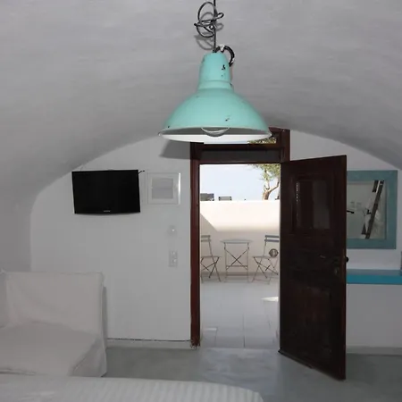Lovely Santorini 1 Bedroom Cave Studio Gajeel With Spacious Terrace Villa *