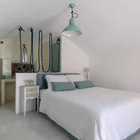 Villa Lovely Santorini 1 Bedroom Cave Studio Gajeel With Spacious Terrace Pýrgos